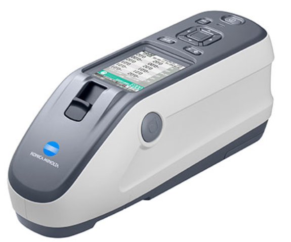 型號 CM-26dG CM-26d CM-25d 顏 色 照明 / 觀察系統 di: 8°, de: 8° ( 漫射照明 : 8° 觀察 )  SCI ( 包含鏡面反射光 ) / SCE ( 排除鏡面反射光 ) 模式可切換 積分球 ?54 mm 光源 脈沖氙燈 ×2 脈沖氙燈 ×1 傳感器 雙 40 元件硅光電二極管陣列 雙 32 元件硅光電二極管陣列 分光方式 平面衍射光柵 測量波長范圍 360 至 740 nm 400 至 700 nm 測量波長間隔 10 nm 半波寬度 約 10 nm 反射率測量范圍 0 - 175%; 顯示分辨率 : 0.01 照明口徑 12 × 12.5 mm ( 圓圈 + 橢圓 ) MAV : ?12 mm SAV : ?6 mm MAV : ?12 mm 測量口徑 MAV: ?8 mm, SAV: ?3 mm MAV : ?8 mm 重復性 ΔE*ab 0.02 以內的標準偏差 ΔE*ab 0.04 以內的標準偏差   （測量條件 ： 白色校準執行后以 5 秒為間隔測量白色校準板 30 次 ) 器間差 ΔE*ab 0.12 以內 ΔE*ab 0.20 以內 ( 基于 12 塊 BCRA 系列 II 色板的平均值 ; MAV SCI; 與標準樣件在 KONICA MINOLTA 標準測量條件下的測量值相比較 ) UV 調整 UV 100% / UV 0% - 標準觀察者 2° , 10° 光源 A, C, D50, D65, F2, F6, F7, F8, F10, F11, F12, ID50, ID65, 用戶定義光源 *1 ( 同時用兩種可能的光源進行評測 ) 顯示數據 色度值 / 圖， 色差值 / 圖， 光譜圖， 通過 / 失敗判斷， 仿真色 色度數據 L*a*b*, L*C*h, Hunter Lab, Yxy, XYZ, 以及這些空間的色差 ; Munsell (C) 指標 MI, WI (ASTM E313-73),  YI (ASTM E313-73, ASTM D1925),  ISO 亮度 (ISO 2470),WI/Tint (CIE),  強度 , 遮蓋率 , 灰度 , 用戶指標 *1 MI, WI (ASTM E313-73), YI (ASTM E313-73, ASTM  D1925), ISO 亮度 (ISO 2470), WI/Tint (CIE), 強度 ,  遮蓋率 , 灰度 , 8° 光澤度 , 用戶標準 *1 色差方程 ΔE*ab (CIE1976) / ΔE94 (CIE1994) / ΔE00 (CIE2000) / CMC (l:c) / Hunter ΔE / DIN99o 適用標準 DIN 5033 Teil 7, JIS Z 8722 Condition “c” , ISO 7724/1, CIE No.15 光 澤 度 測量角 60° — 光源 白光 LED — 傳感器 硅光二極管 — 測量范圍 0 - 200 GU; 顯示分辨率 : 0.01 GU — 測量面積 MAV : 10 x 7 mm,  SAV : ?3 mm — 重復性 標準偏差  0 - 9.99 GU: 0.1 GU 以內  10 - 99.99 GU: 0.2 GU 以內  100 - 200 GU: 介于 0.2% 指示值  ( 測量條件 ： 校準執行后以 5 秒 為間隔測量 30 次 ) — 器間差 0 - 9.99 GU: ±0.2 GU 以內  10 - 99.99 GU: ≤ 0.5 GU 以內  (MAV; 與標準樣件在 KONICA MINOLTA  標準測量條件下的測量值進行比較 ) — 適用標準 JIS Z8741 ( 僅 MAV), JIS K5600,  ISO 2813, ISO 7668 ( 僅 MAV),  ASTM D523-08, ASTM D2457-13,  DIN 67530 — 測量時間 約 1 秒  ( 測量模式 : SCI + 光澤度 或 SCE + 光澤度 ) 約 0.7 秒  ( 測量模式 : SCI 或 SCE) ( 從按下測量按鈕到測量完成 ) 最小測量間隔 約 2 秒  ( 測量模式 : SCI + 光澤度 或 SCE + 光澤度 ) 約 1.5 秒  ( 測量模式 : SCI 或 SCE) 數據存儲 1,000 目標數據 + 5,100 樣品數據 電池性能 測量模式 : SCI + 光澤度 或 SCE + 光澤度 測量模式 : SCI 或 SCE 在23°C下使用專用鋰電池以10秒為間隔進行測量時，大約 3,000 次 (使用藍牙時大約 1,000 次) 取景器功能 可用 （帶白色 LED 光源） 顯示屏 2.7” 彩色 TFT-LCD， 具有可翻轉縱向瀏覽模式 顯示語言 英語、 日語、 德語、 法語、 意大利語、 西班牙語、 簡體中文、 葡萄牙語、 俄語、 土耳其語、波蘭語 接口 USB 2.0; 藍牙 (SPP- 兼容。 按需選配藍牙模塊） 電源 專用鋰離子電池 （可拆卸）， USB 總線電源 （安裝鋰離子電池）專用交流適配器 （安裝鋰離子電池） 充電時間 約 6 小時 工作溫度 / 濕度范圍 溫度 : 5 - 40°C, 相對濕度 : 80% 或更少 ( 在 35°C 下 ) 無凝露 存儲溫度 / 濕度范圍 溫度 : 0 - 45°C, 相對濕度 : 80% 或更少 ( 在 35°C 下 ) 無凝露 尺寸 約 81 (W) × 93 (H) × 229 (D) mm 重量 約 660 g 約 630 g 約 620 g